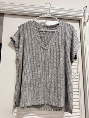 Lucky Brand Gray Ribbed V-Neck Knit Top